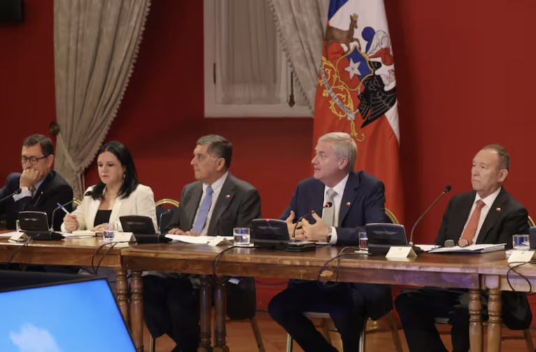 Kast encabeza reunión con ministros en Cerro Castillo en la previa de la cuenta pública