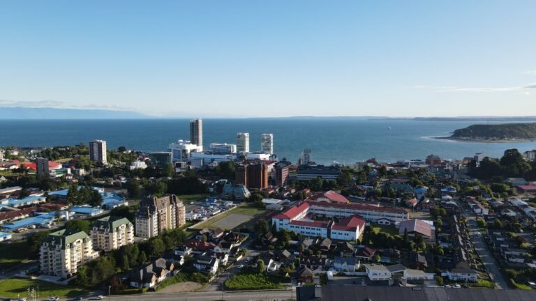 Retrasos en permisos elevan costos de la vivienda: Los Lagos lidera las demoras en Chile